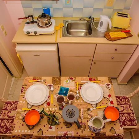 Aloni And Apartman *