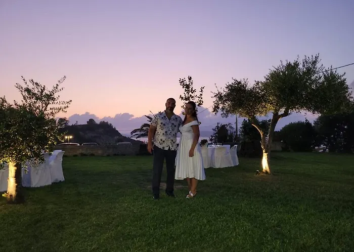 Daire Aloni And Lassi (Kefalonia)